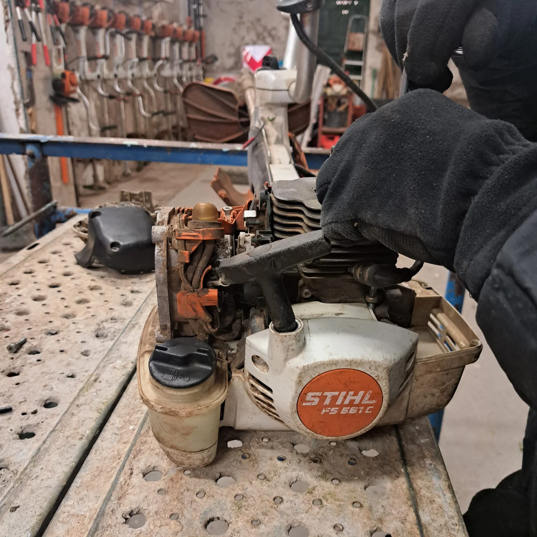 Réparation de moteur d'une tronçonneuse